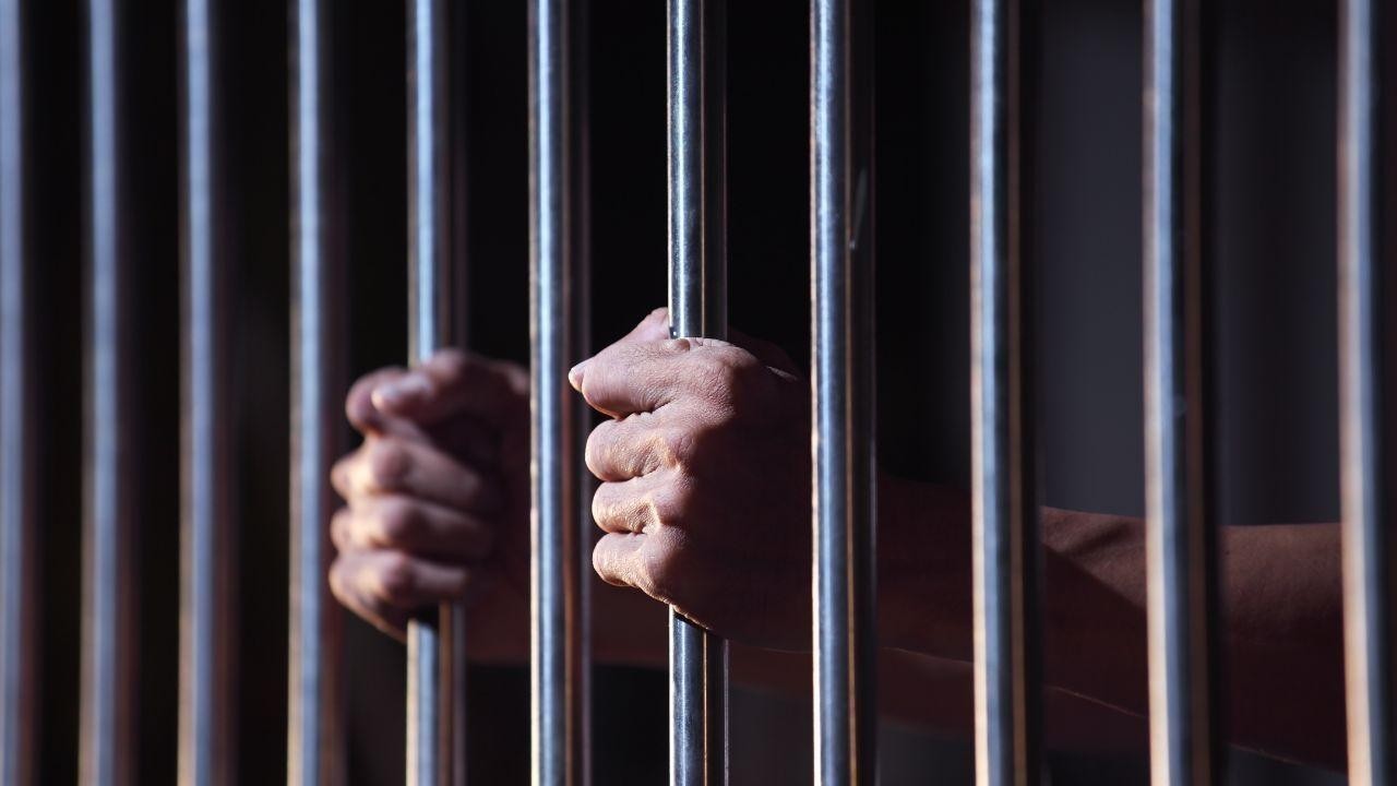 8 Illegal Residents Apprehended in Riyadh for Robberies