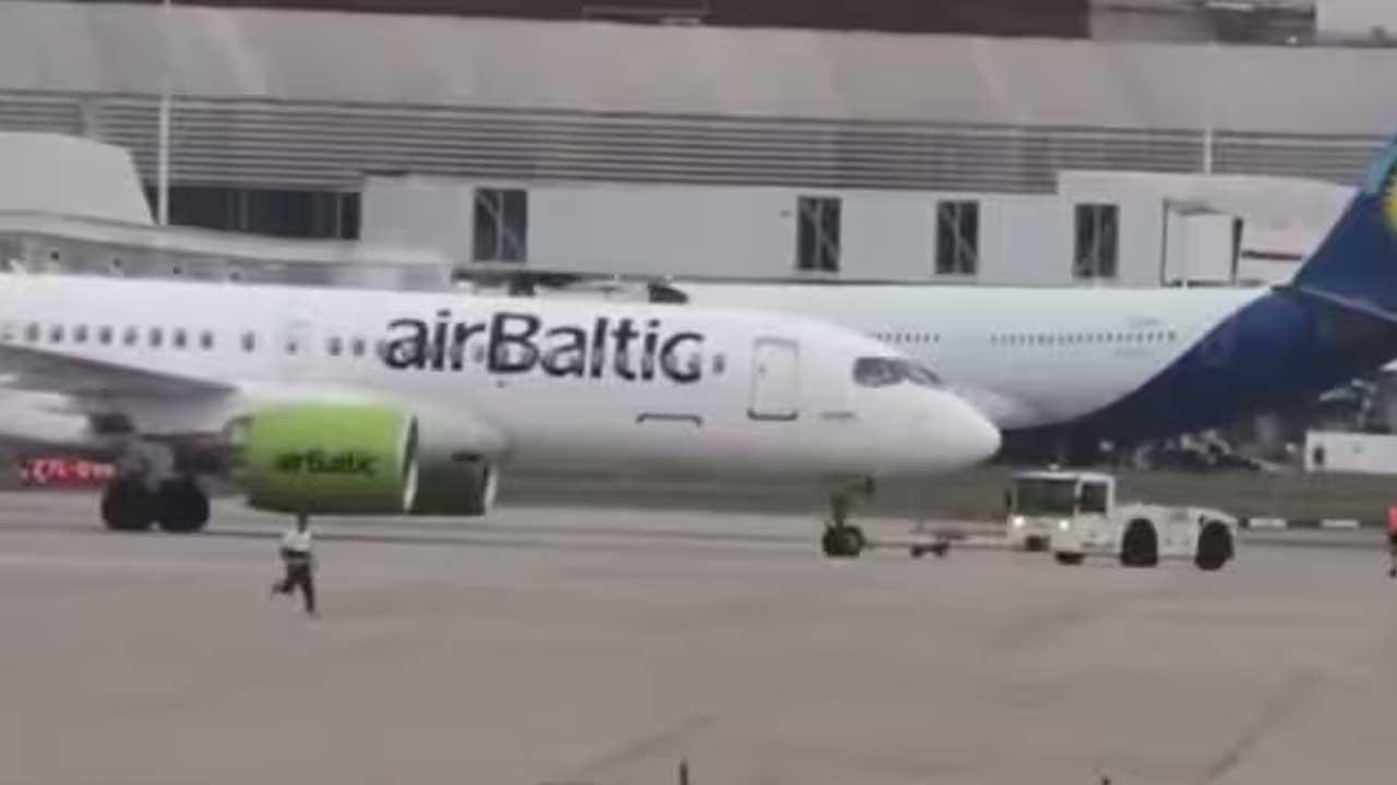 Man Runs on Airport Heathrow Chase After Deportation