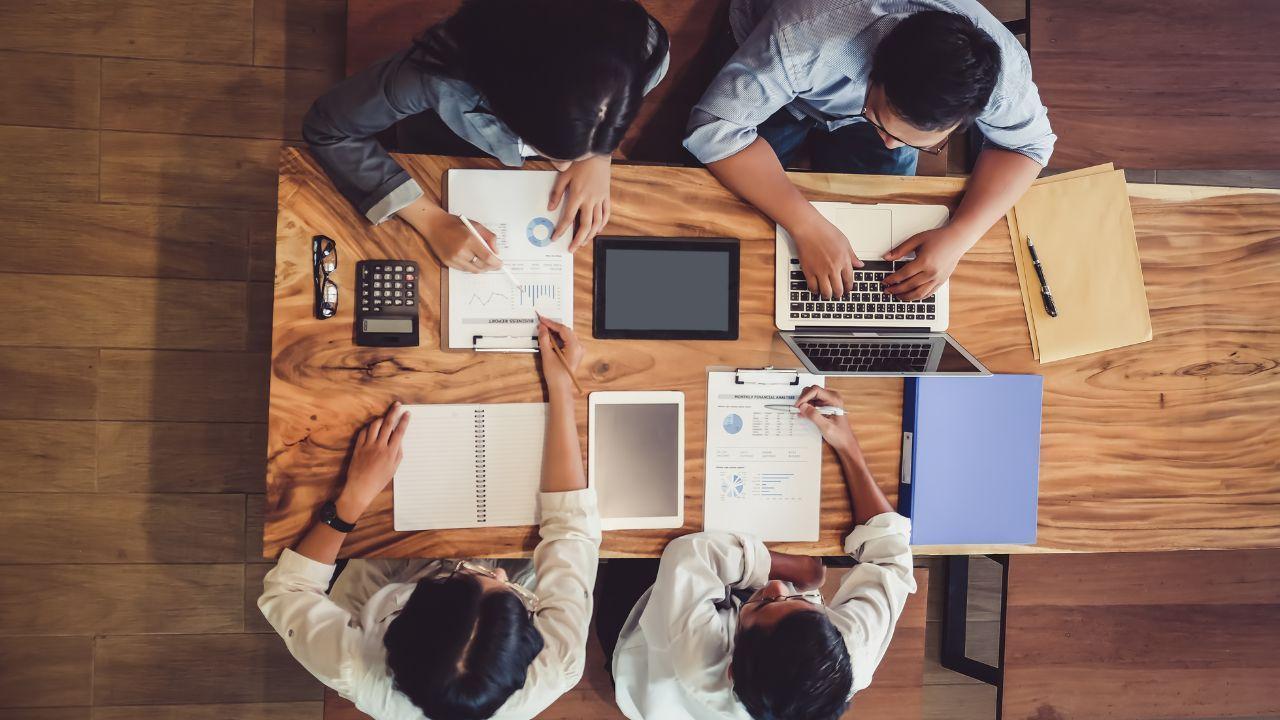 Why Getting People Interested First Is the New Way to Build a Successful Business