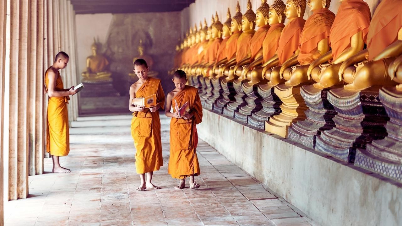 Cultural Etiquette 101: Small Gestures That Matter in Bali, Bangkok, and Singapore