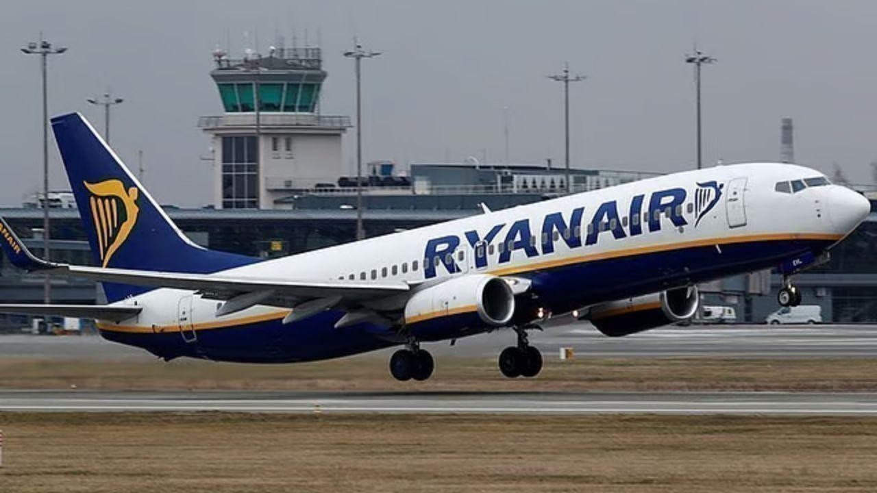 Ryanair Plane Hits Barrier While Taxiing in Greece