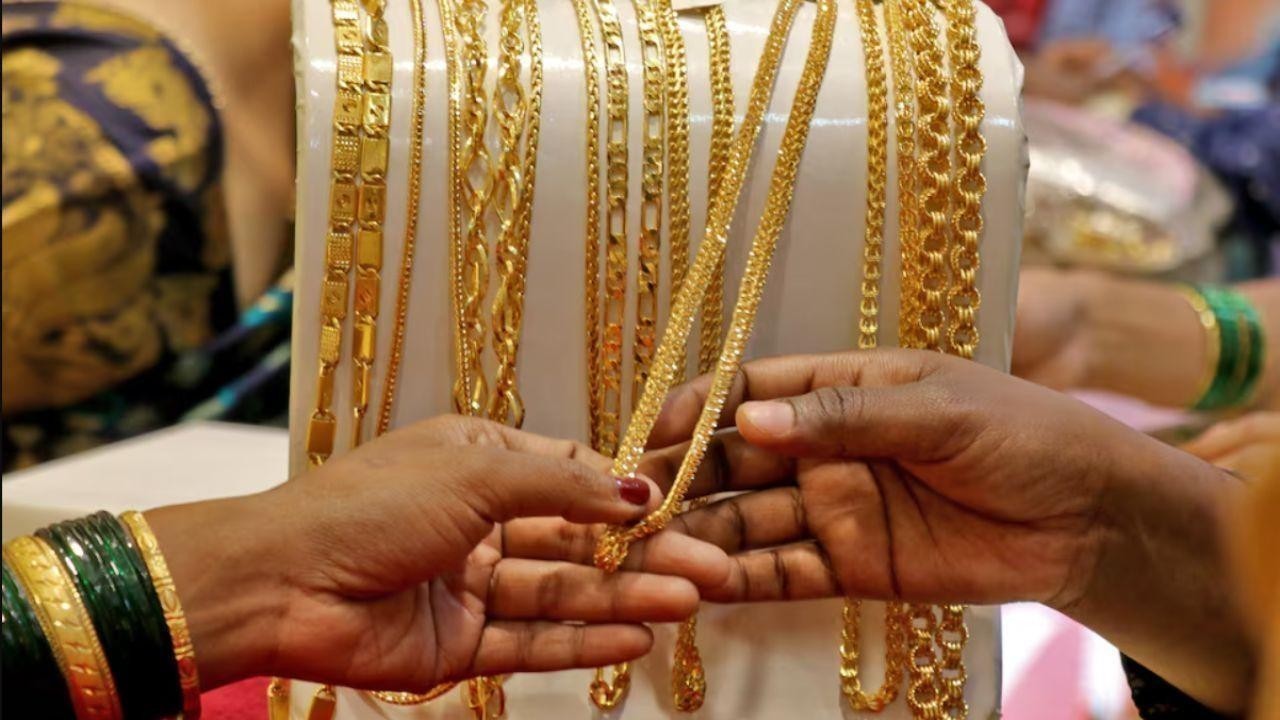 Dubai Gold Rate Steady, Buyers Fear Jump to Dh380 Soon