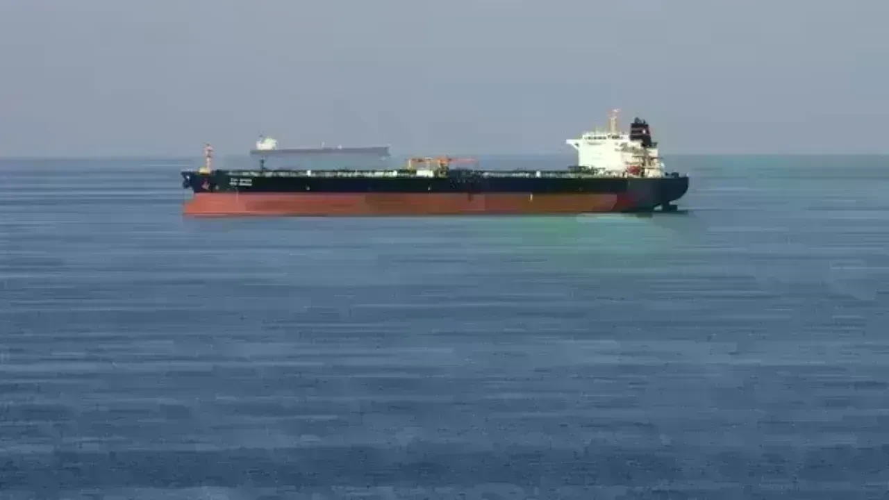 Iran Threatens to Block Strait of Hormuz: Will Oil Flow Come to a Halt?