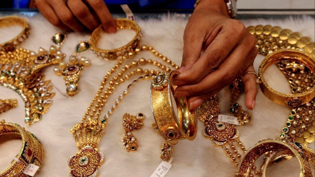 Dubai Gold Price Rises Dh3 as Shoppers Hunt Summer Deals