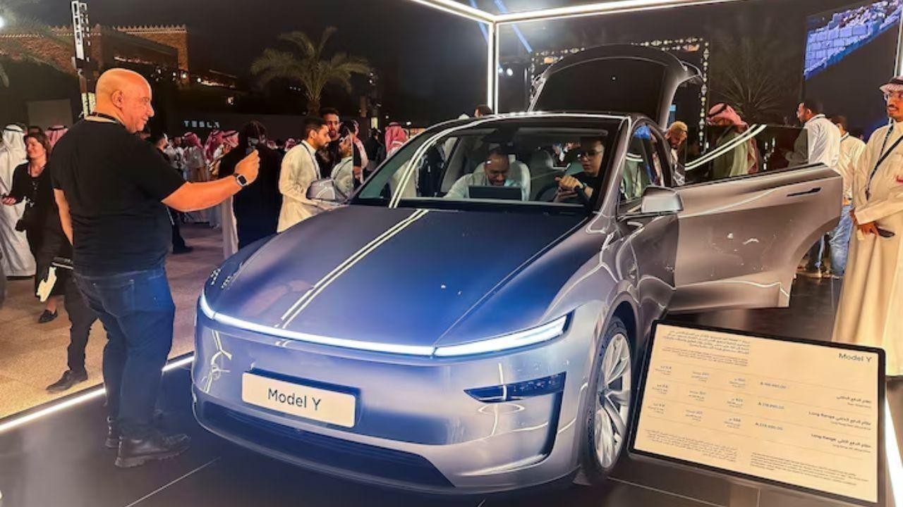 Tesla Delivers First Self-Driving Model Y Ahead of Time