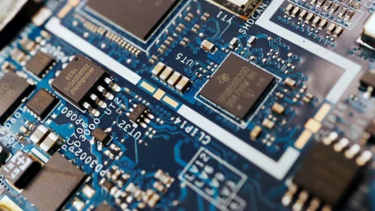 Chinese AI chip startups plan $1.65 bn IPO amid US curbs