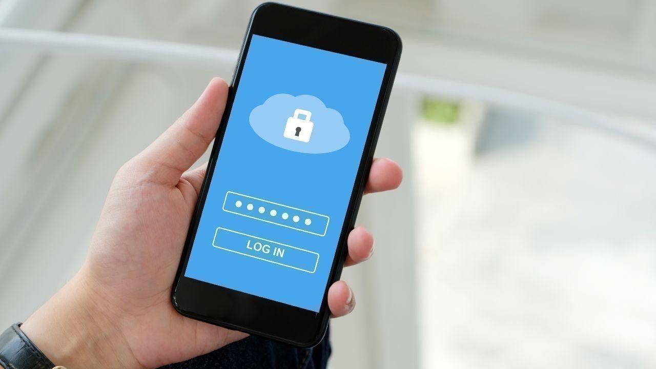 Phone Storage Full? Easy and Smart Ways to Free Up Space