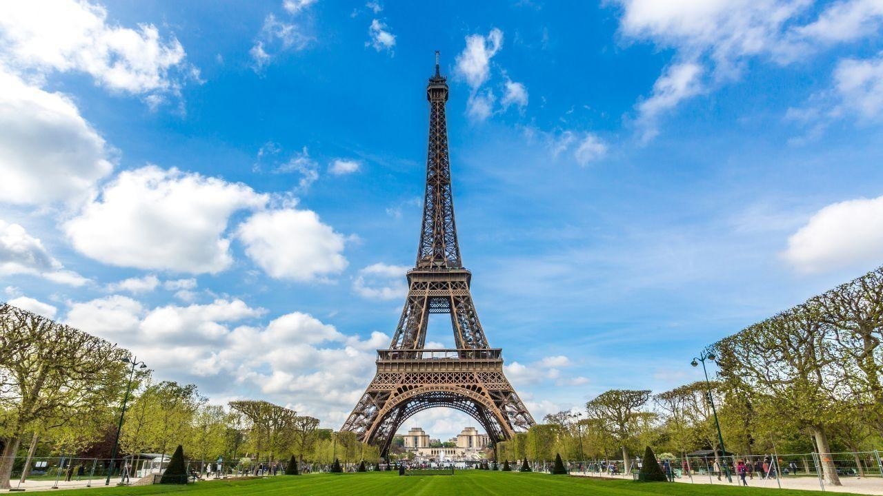 10 Simple and Amazing Facts About the Eiffel Tower You Should Know