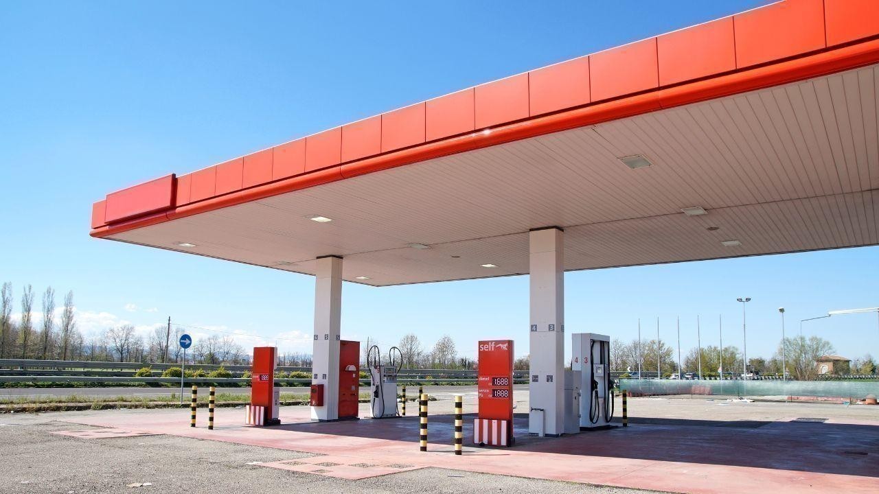 How Rising Fuel Prices in UAE Are Changing Daily Life in 2025