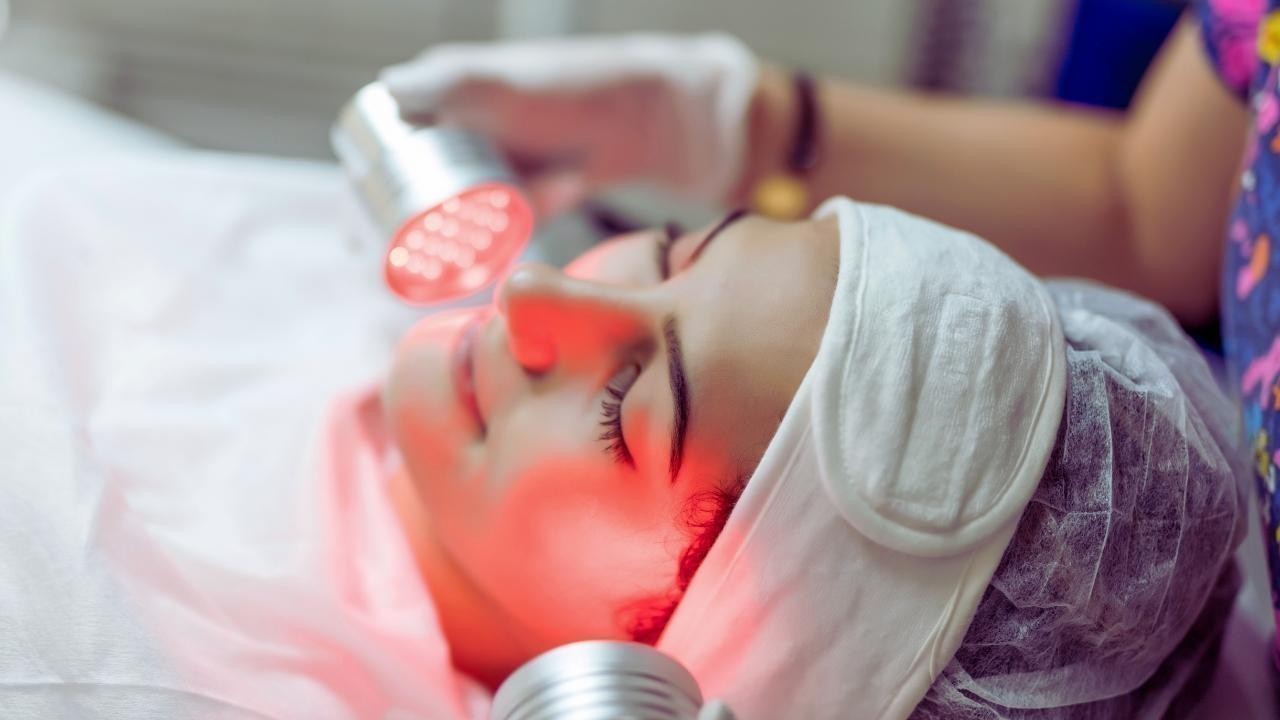 Skincare Tech Revolution: AI and Smart Gadgets Changing Beauty Routines