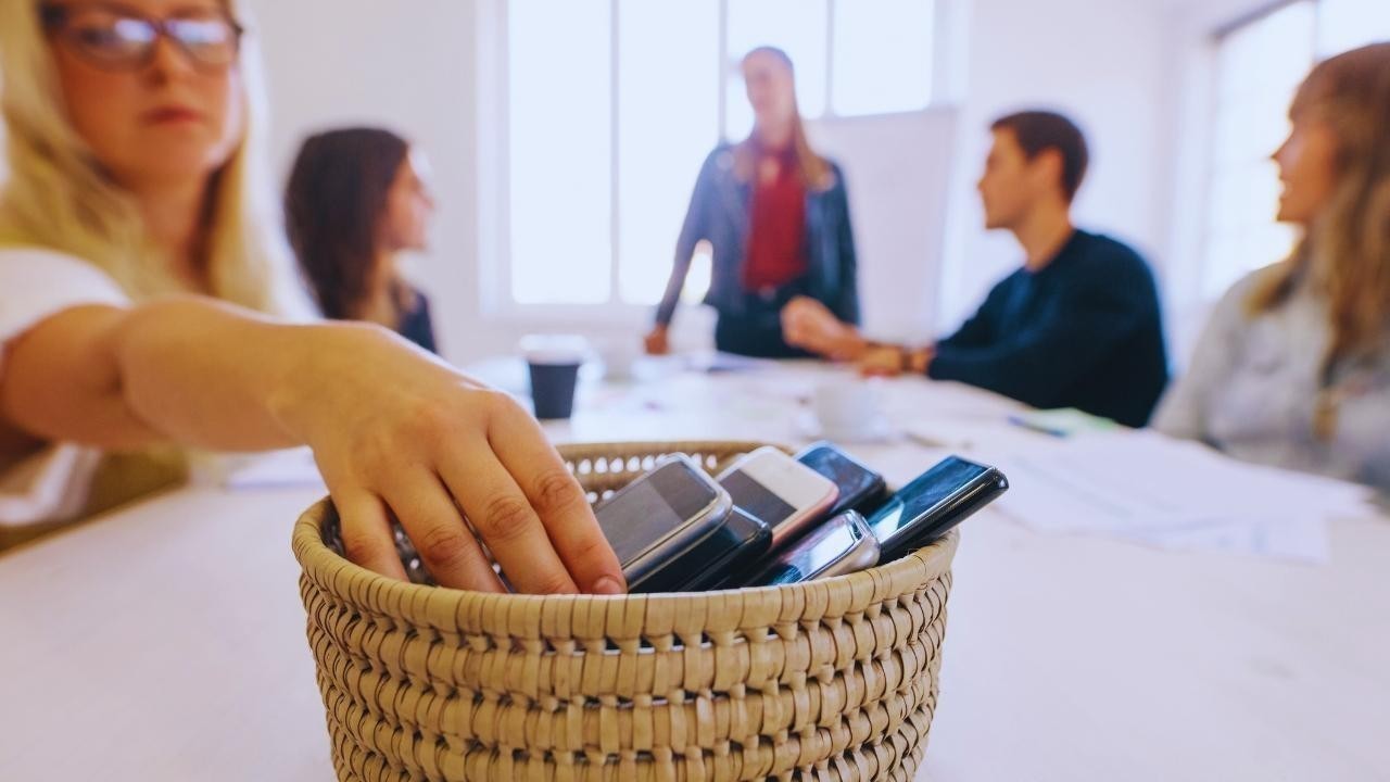 Living Without a Smartphone: Can You Do It?
