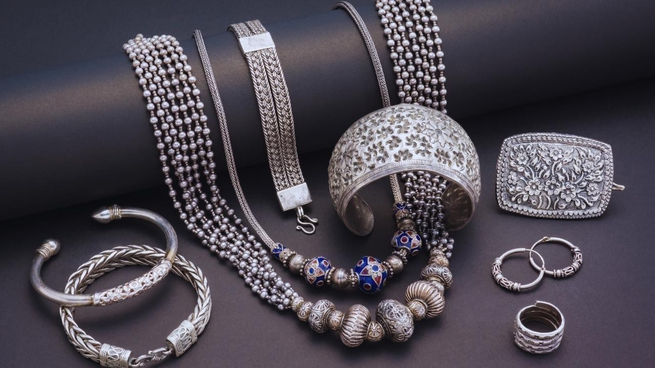 How Smart Jewelry Is Becoming the Next Big Thing in Wearable Tech