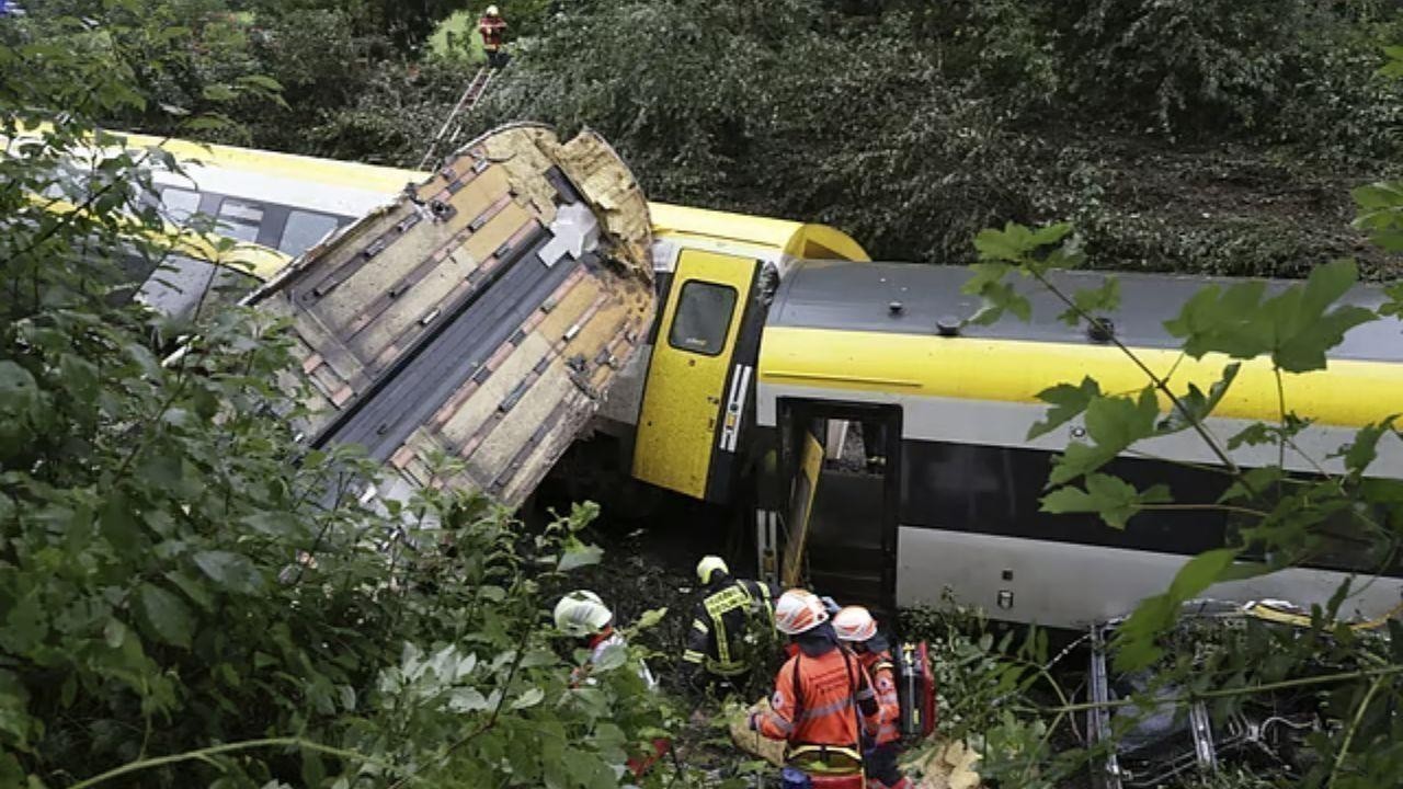 Train Derails in Southern Germany, Three Injured