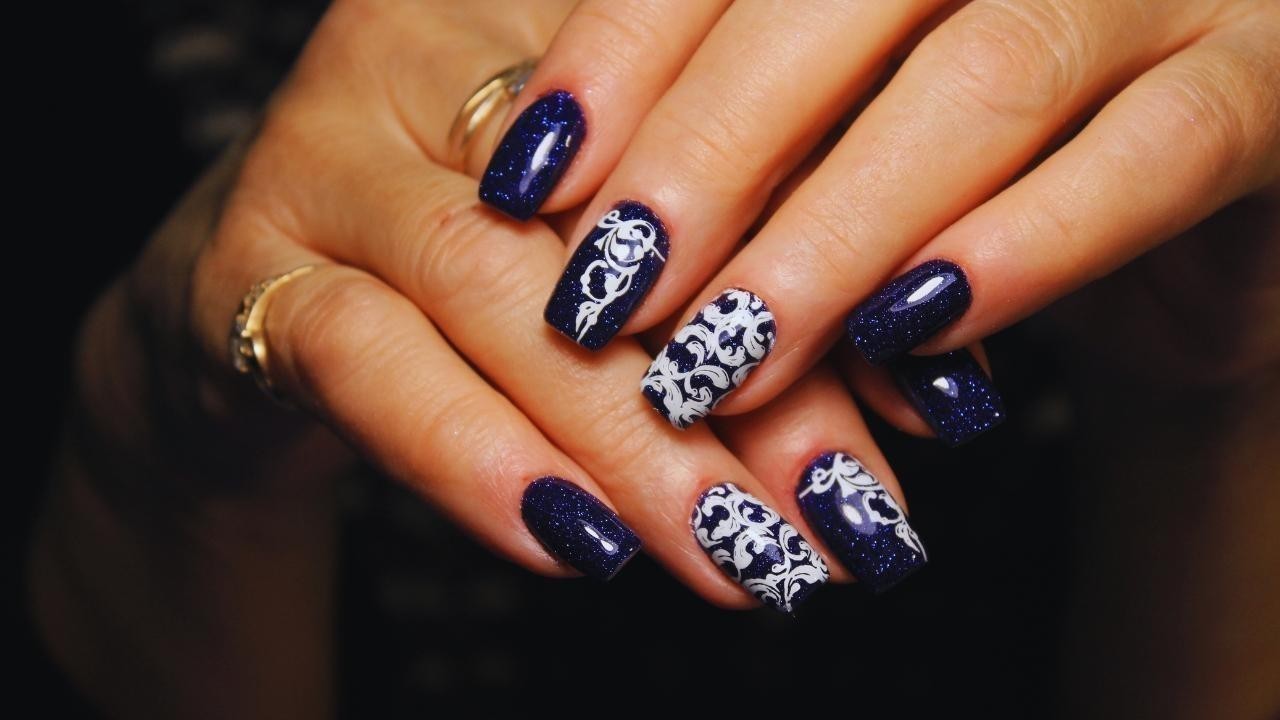 Why 2025’s Nail Trends Are All About Shimmer, Texture, and Minimalism