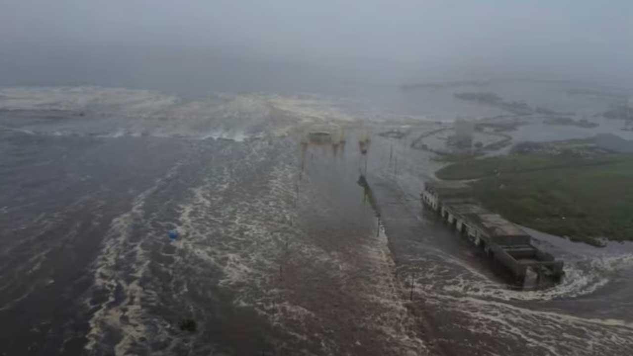 Powerful 8.8 Quake Since 1952 Triggers Big Pacific Tsunami