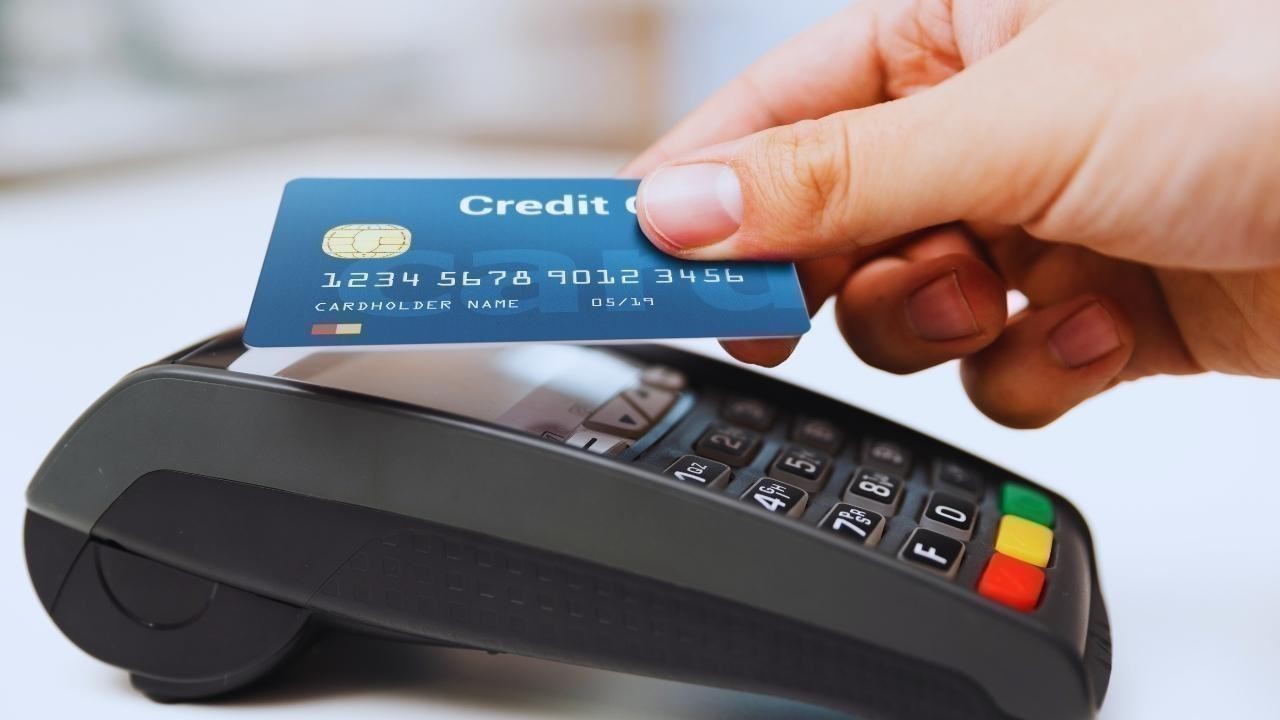 Credit Card Rewards Decoded: When to Pay vs. When to Save