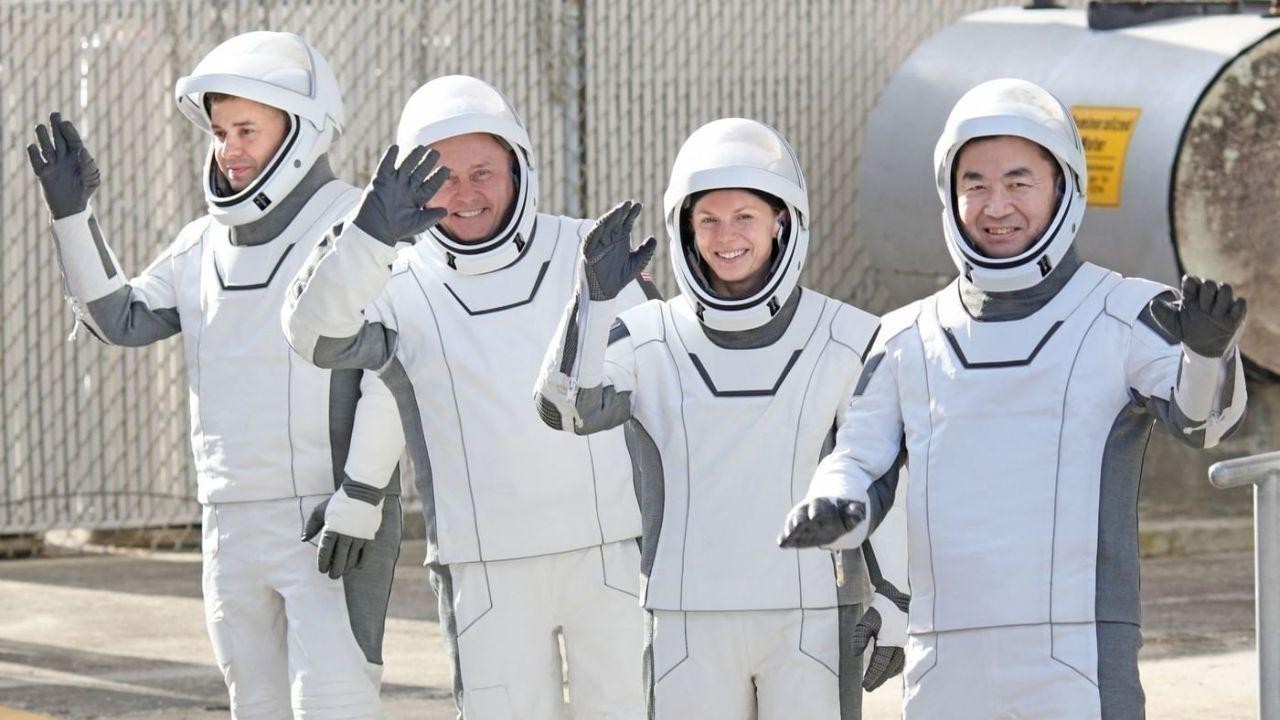 SpaceX Launches Four Astronauts to ISS on NASA Mission