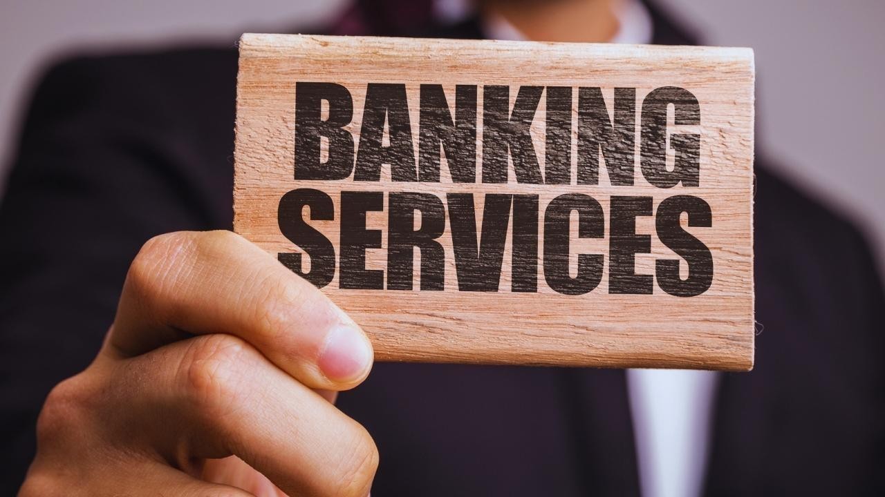 Navigating UAE Banking Fees: Tools to Avoid Hidden Costs on Credit & Debit Cards