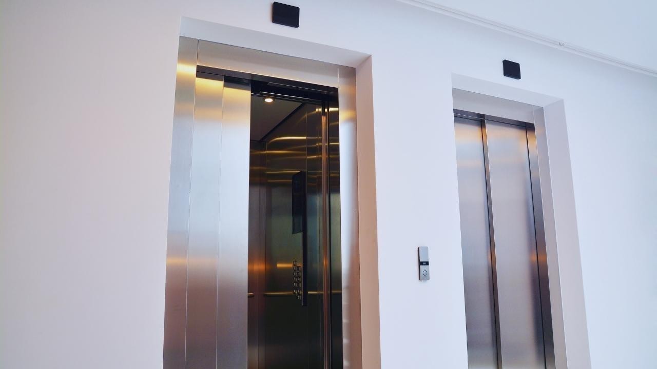 Why Elevators Have Mirrors: Psychology of Claustrophobia and Self-Perception