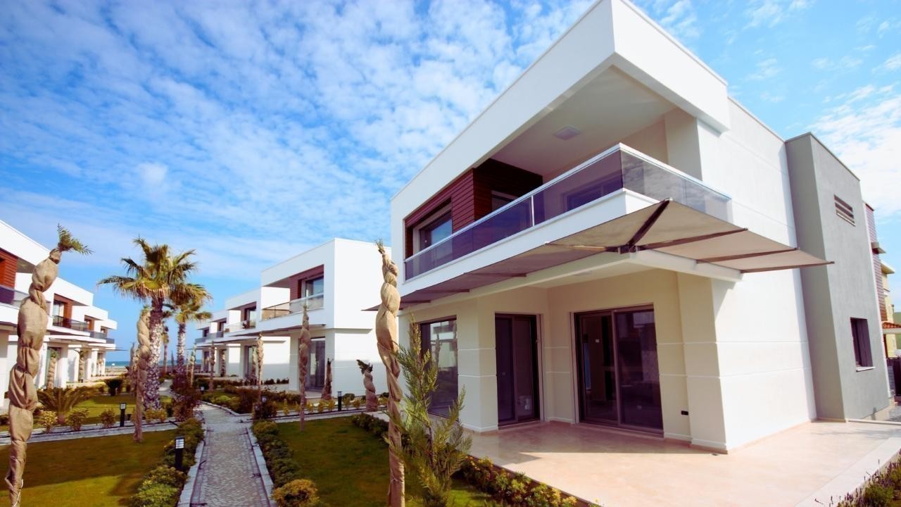 What It’s Like to Live in a Villa vs. an Apartment in Dubai or Abu Dhabi