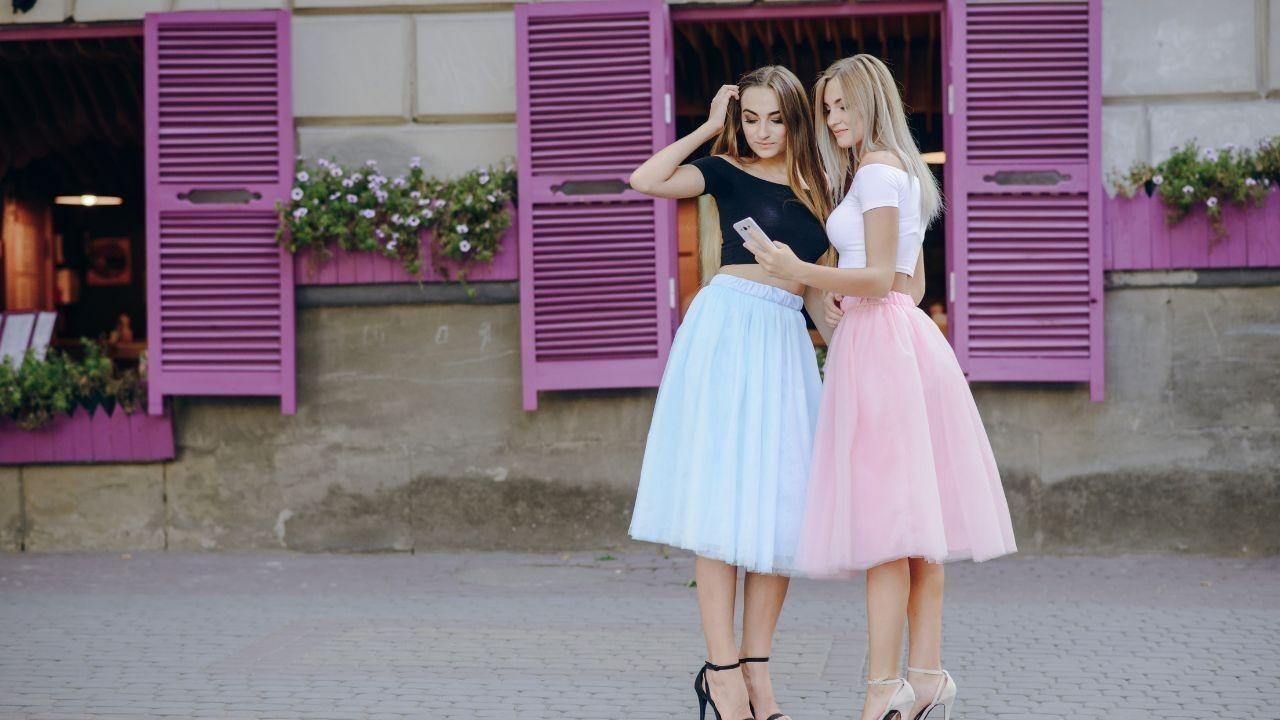 From Casual to Elegant Skirt Looks That Work Anywhere