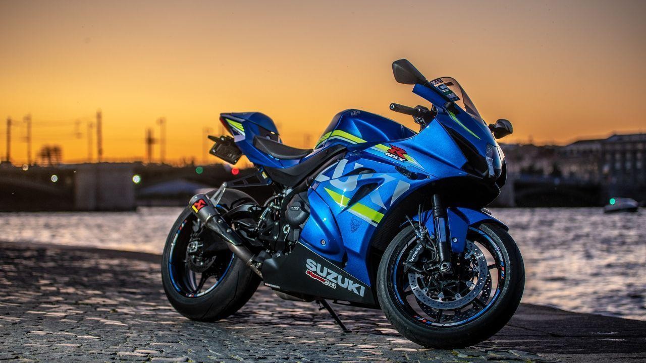 Dubai Police Catch Reckless Motorcycle Rider in Al Khawaneej