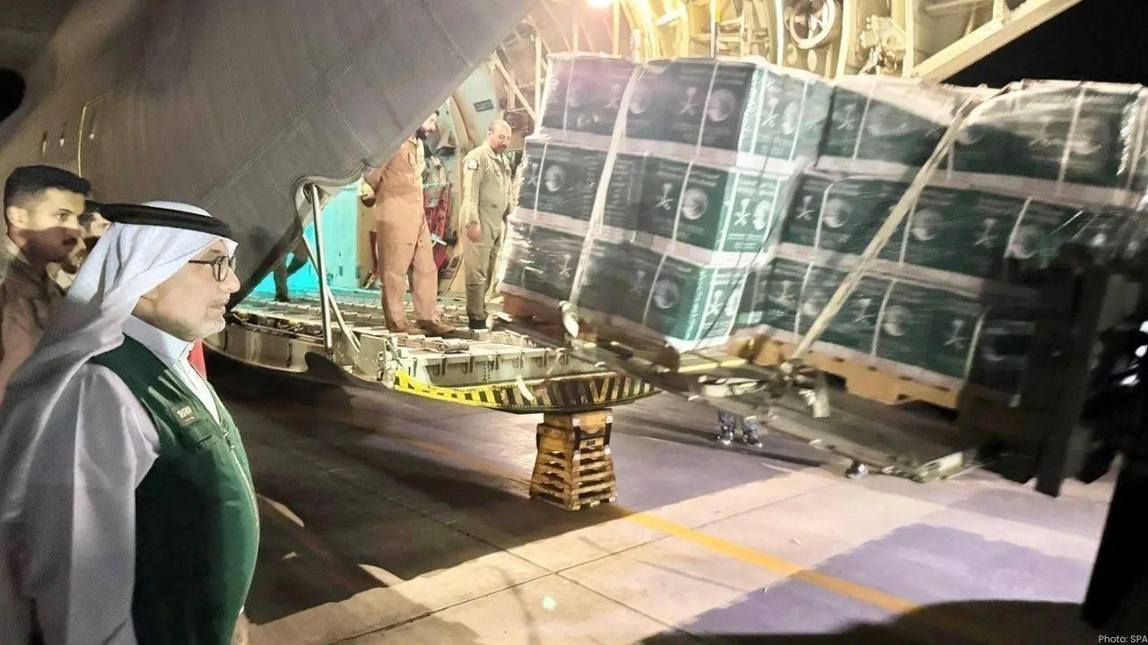 Saudi Relief Plane Sends Food Aid to Gaza Amid Famine Crisis
