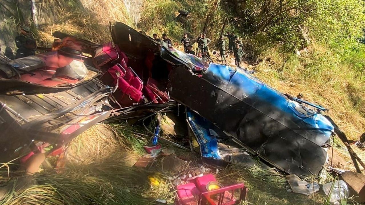 Sri Lanka Bus Crash: 15 Dead, 16 Injured in Mountain Accident