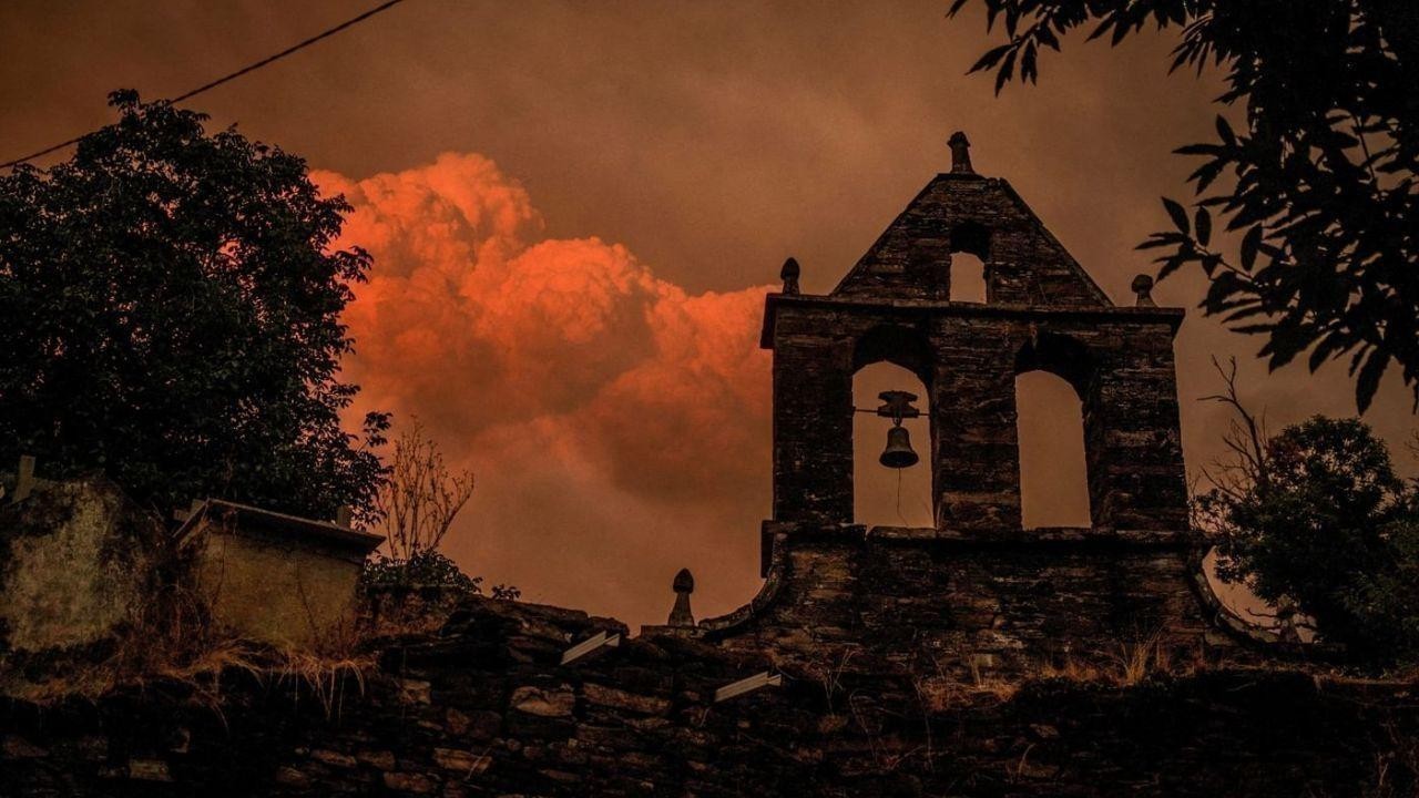 Massive Wildfires Rage in Portugal and Spain Threatening Homes