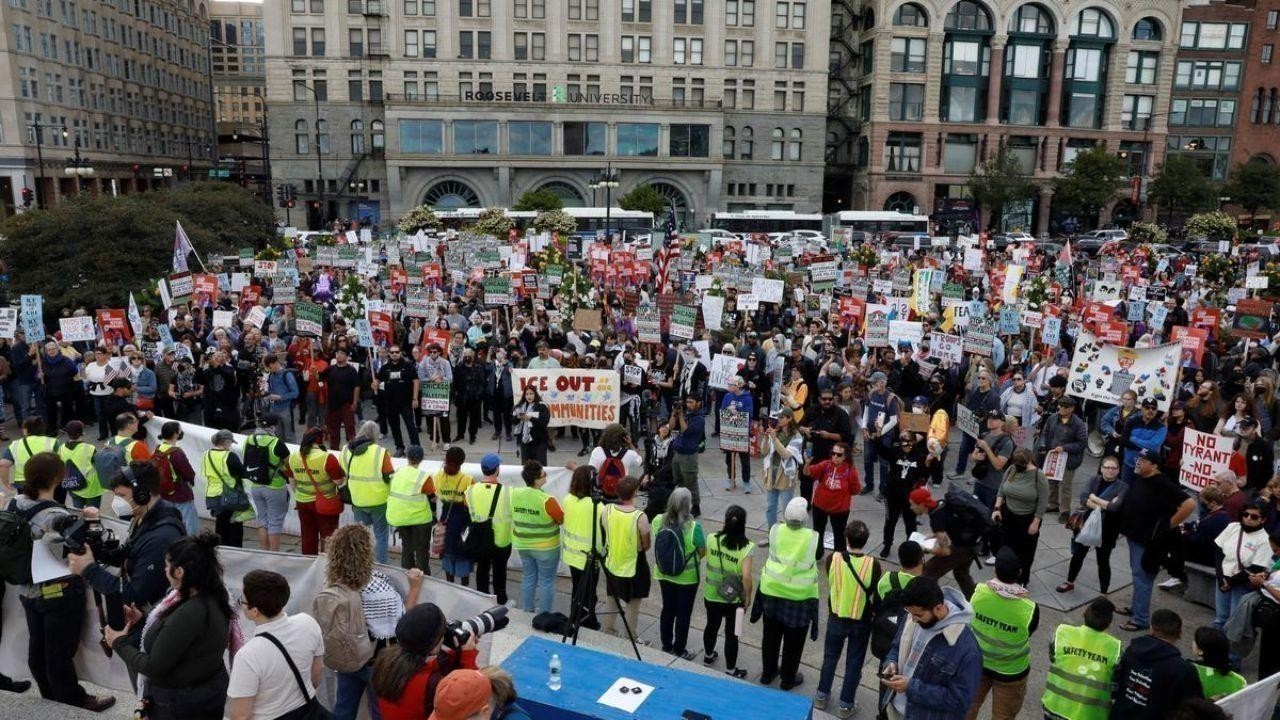 Trump Faces Backlash Over Chicago War Threats and Guard Plan