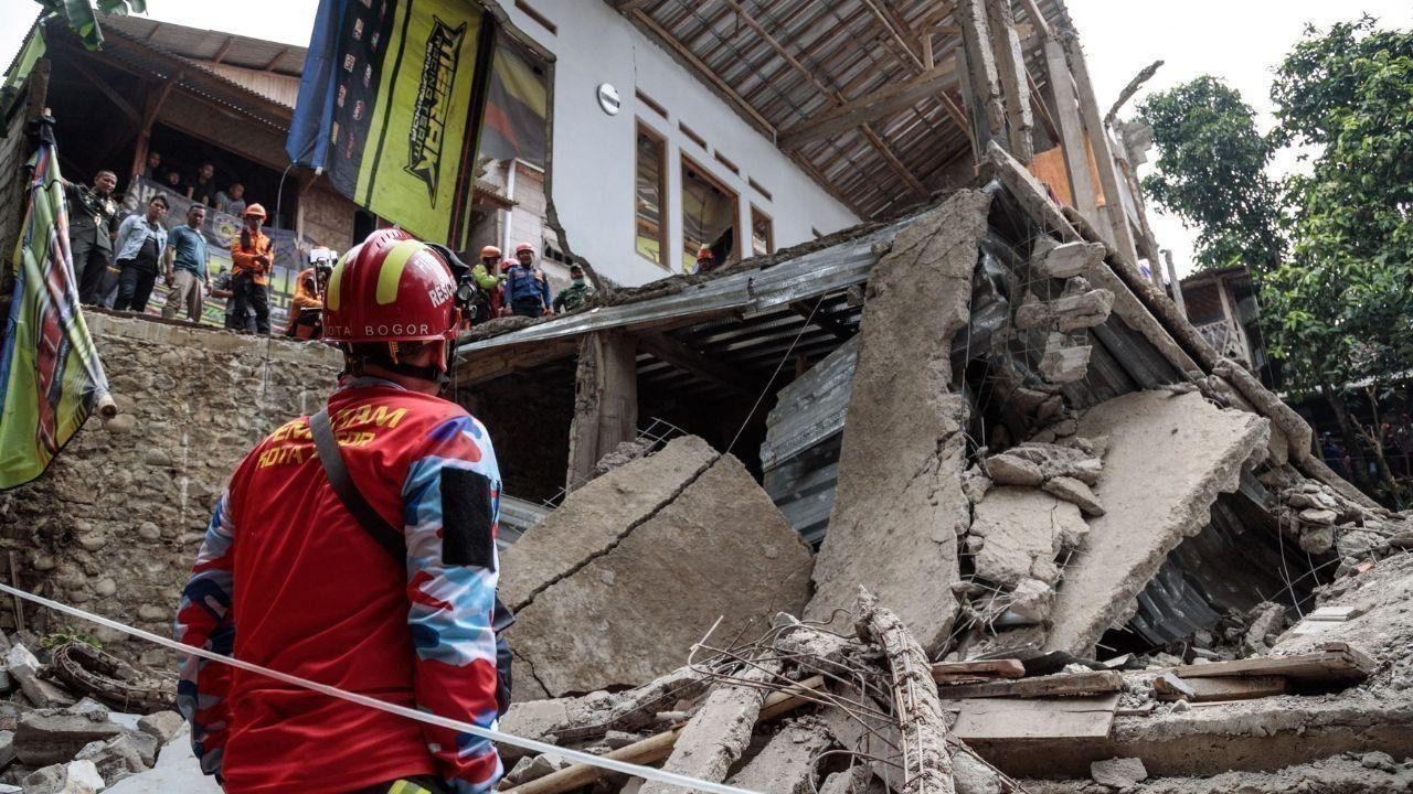 Indonesia Prayer Hall Collapse Kills 4 Dozens Injured