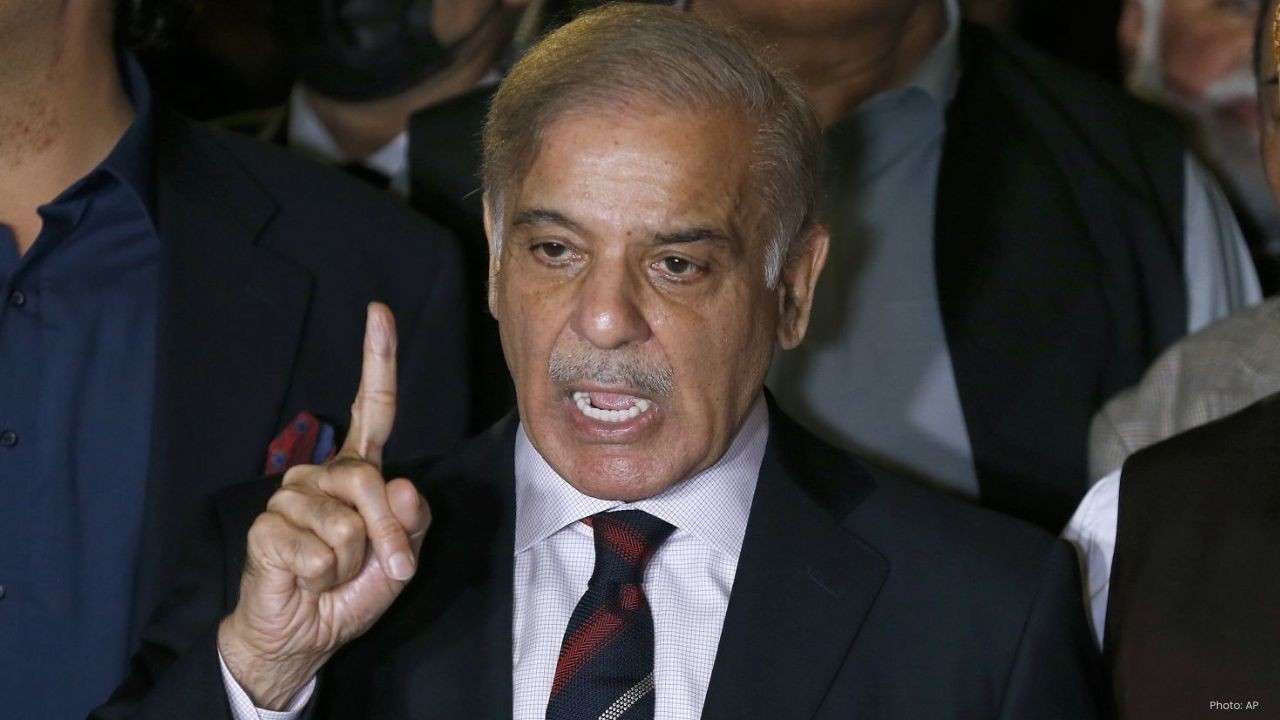 Pak PM Shehbaz Sharif holds informal talks with Donald Trump at UN