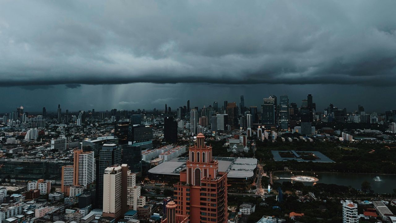 Dubai Weather Alert: Rough Seas & Strong Winds Thursday
