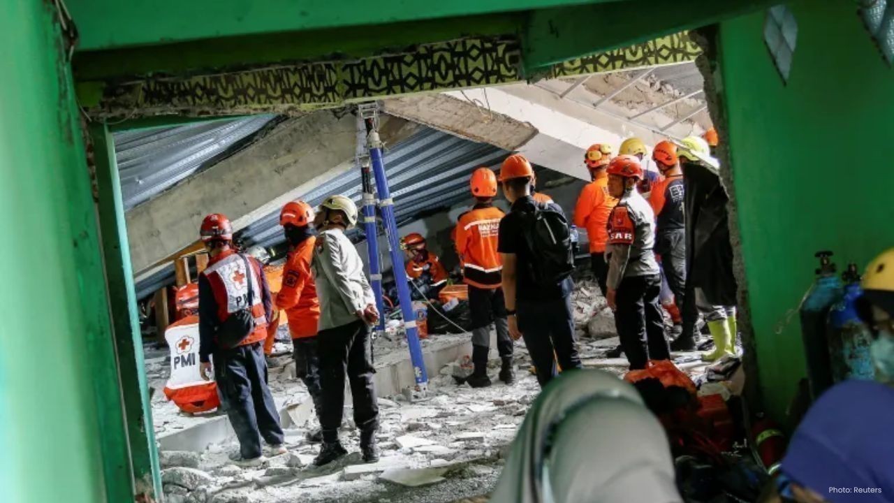 91 Children Trapped, 3 Dead in Indonesia School Collapse