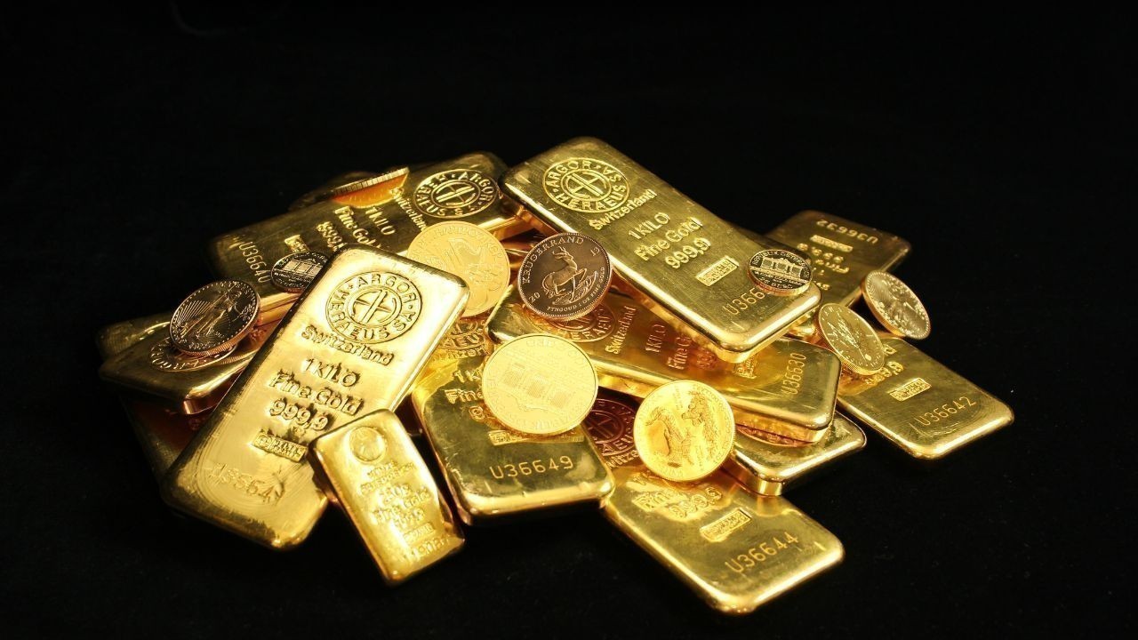 Gold Near Record Highs as US Shutdown Fuels Safe-Haven Demand