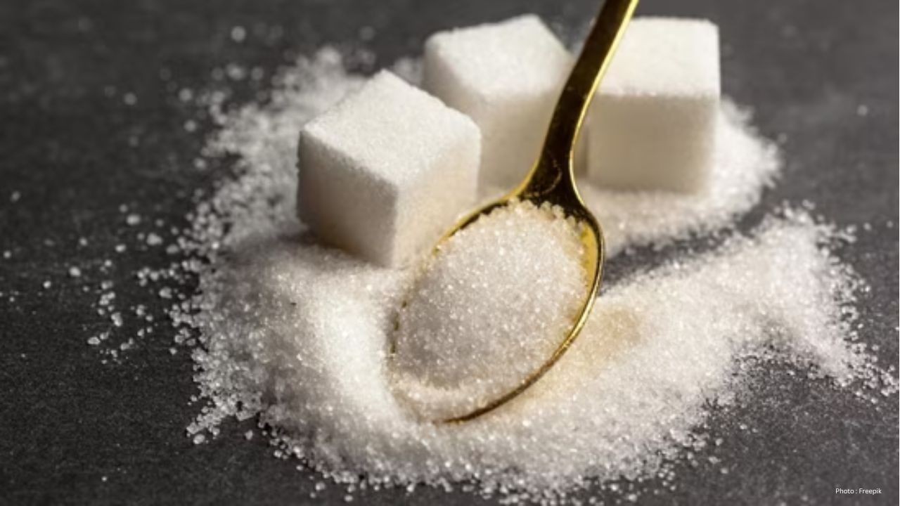 Oxford-certified nutritionist explains which is actually healthier: sugar, jaggery, dates, honey, or stevia Oxford-certified nutritionist explains which is actually healthier: sugar, jaggery, dates, honey, or stevia