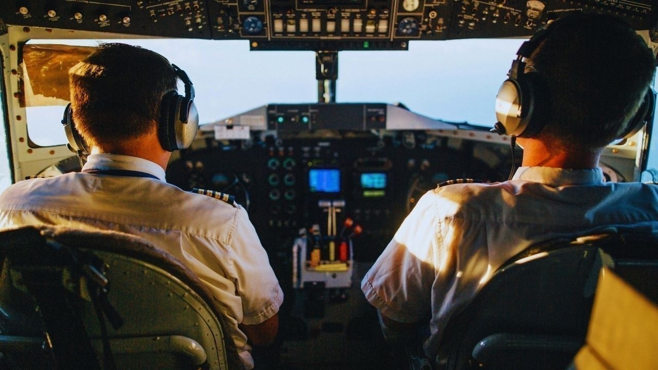 AI for Pilots and Dispatchers: How Decision Support Systems Are Responding to Staffing Gaps