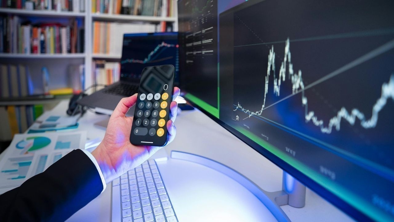 Sensex, Nifty Bounce Back on FII Inflows & Blue-Chip Buying