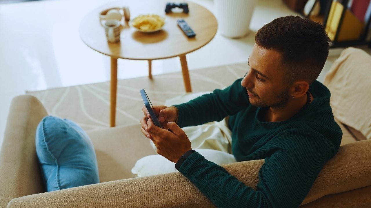 Goodbye Doomscroll, Hello Daylight: A 21-Day Attention Challenge