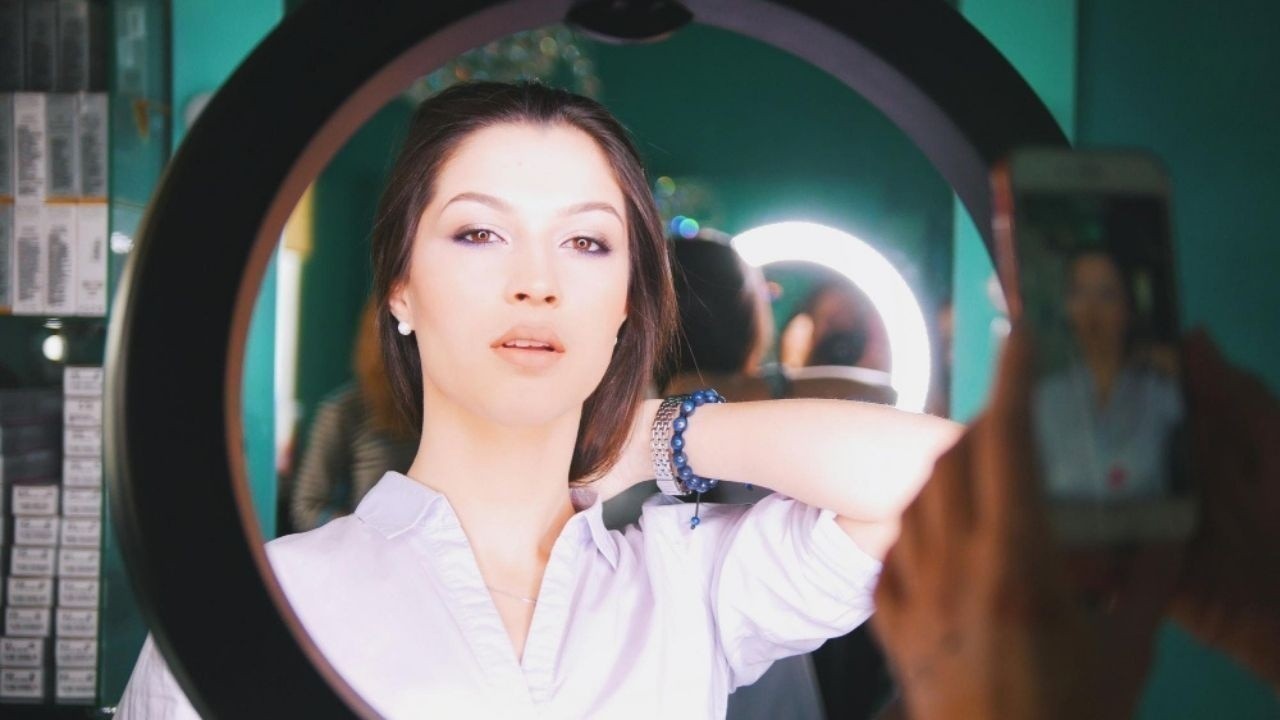 Smart Beauty Is Here: AI Tools Are Creating Skincare Made Just for You