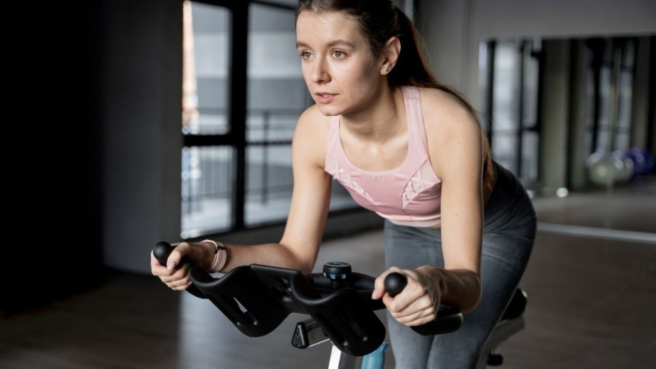 Workout by Cycle: The Ultimate Guide to Exercising According to Your Menstrual Cycle