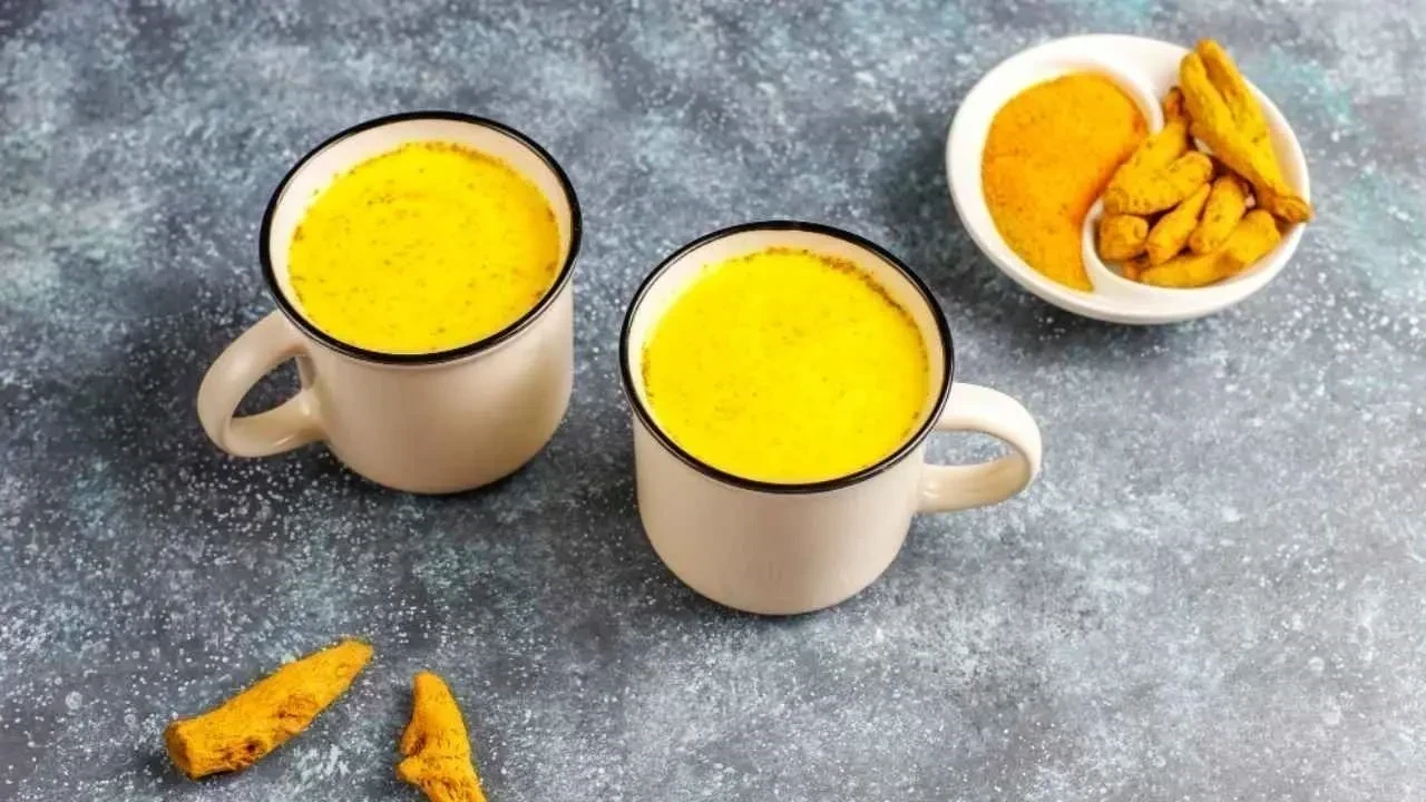 A Small Pinch of Turmeric Turns Milk Into ‘Golden Goodness’: Here’s Why People Swear By It