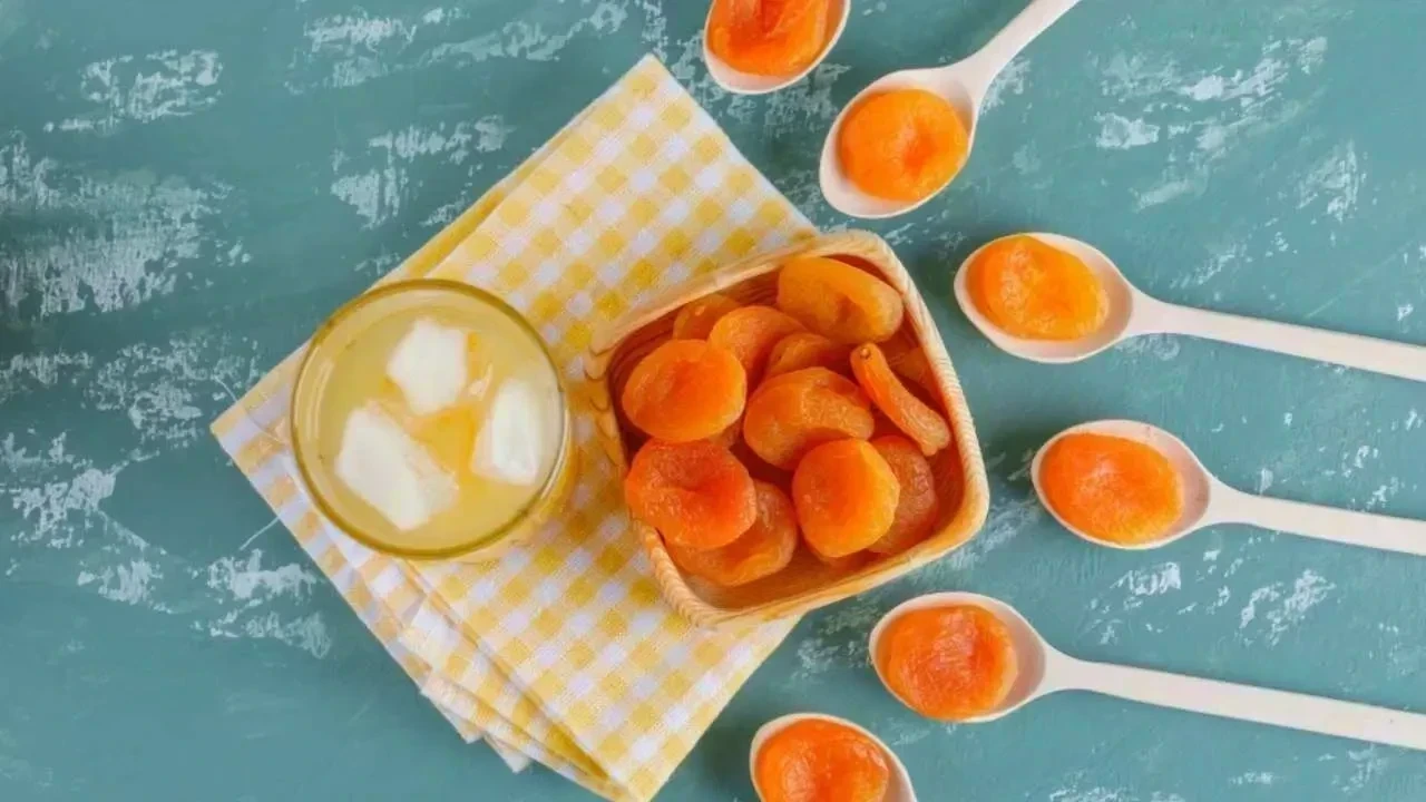 Benefits and Side Effects of Dried Apricots in Winter: Who Should Eat Them and Who Should Avoid Them