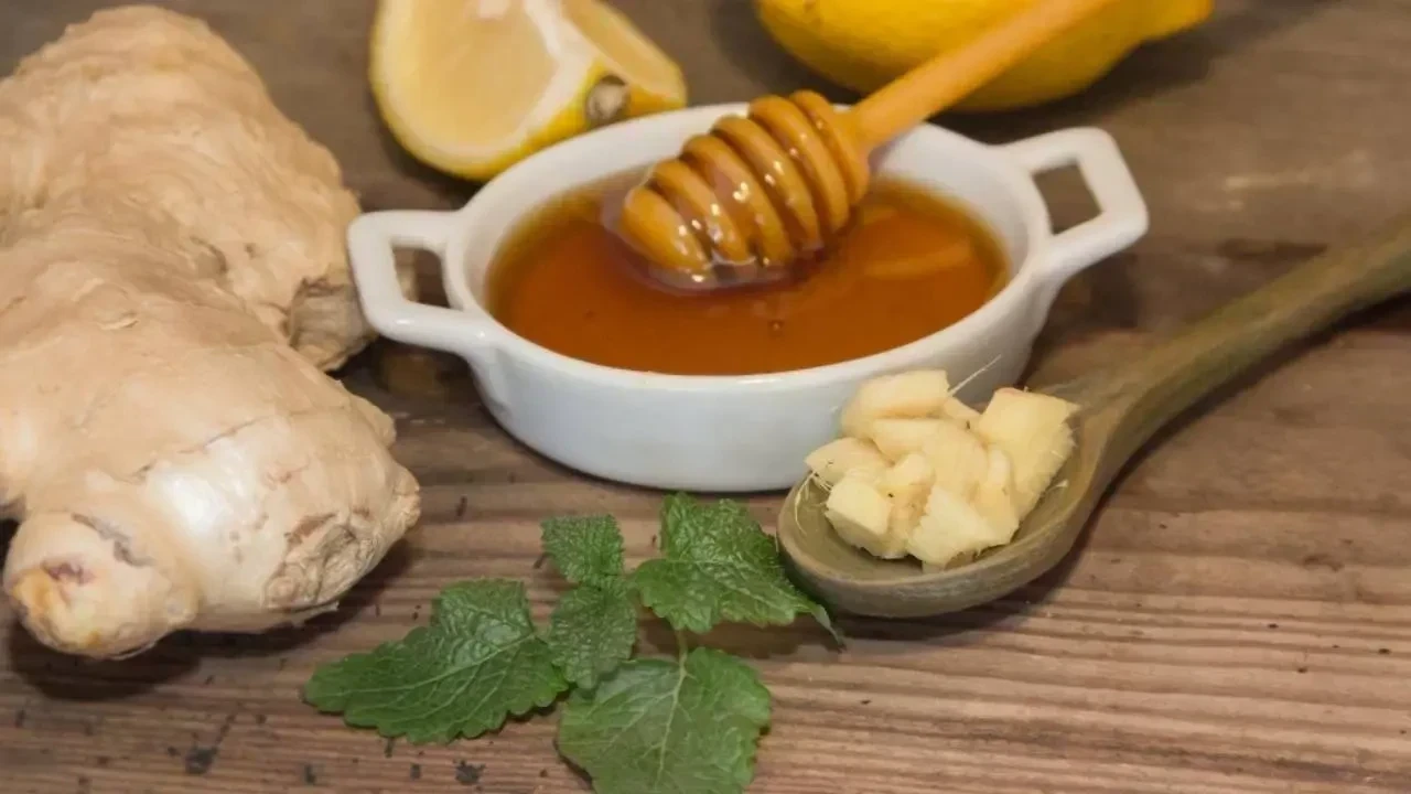 Ginger and Honey for Lung Health: A Natural Remedy for Cough and Cold Relief