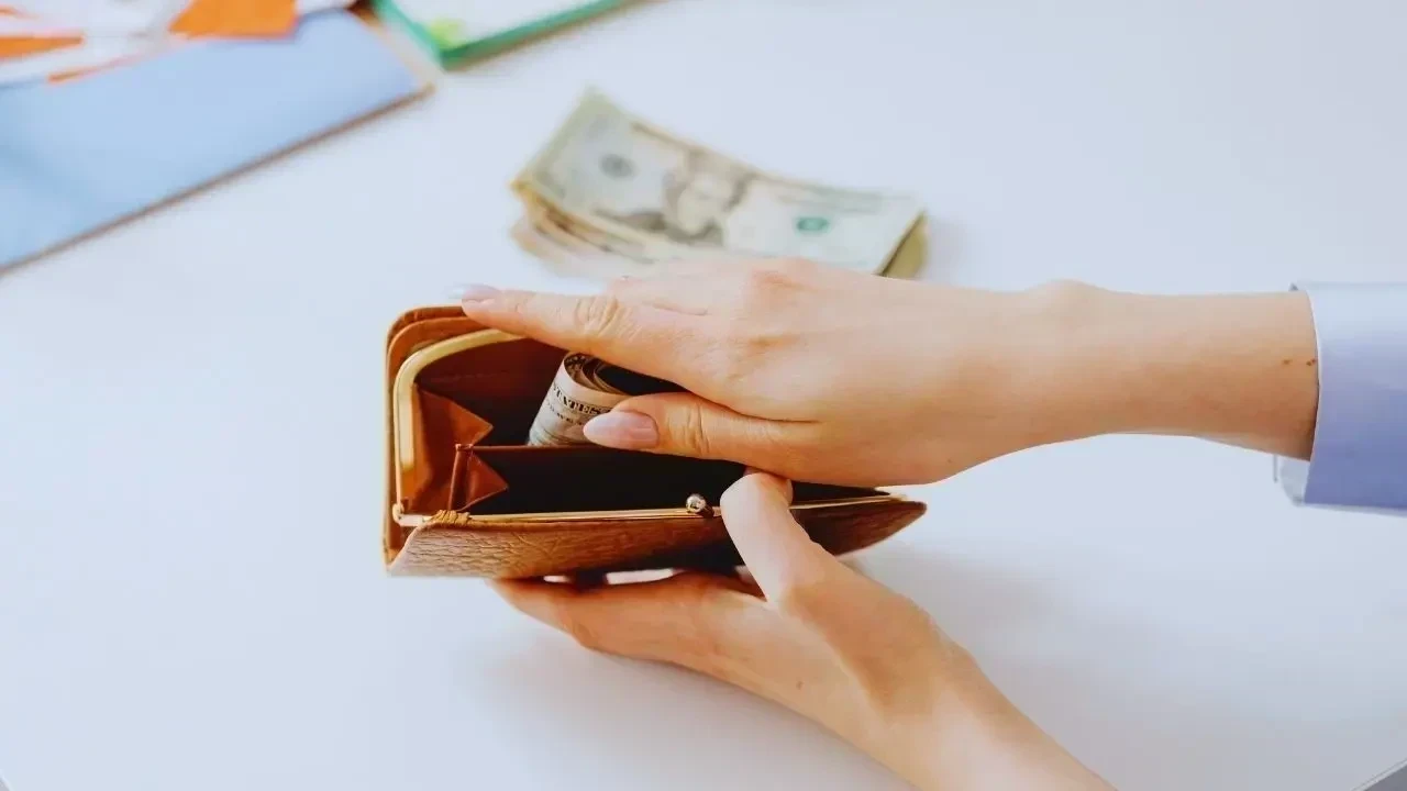 Families Adjust Money Habits Amid Market Fluctuations