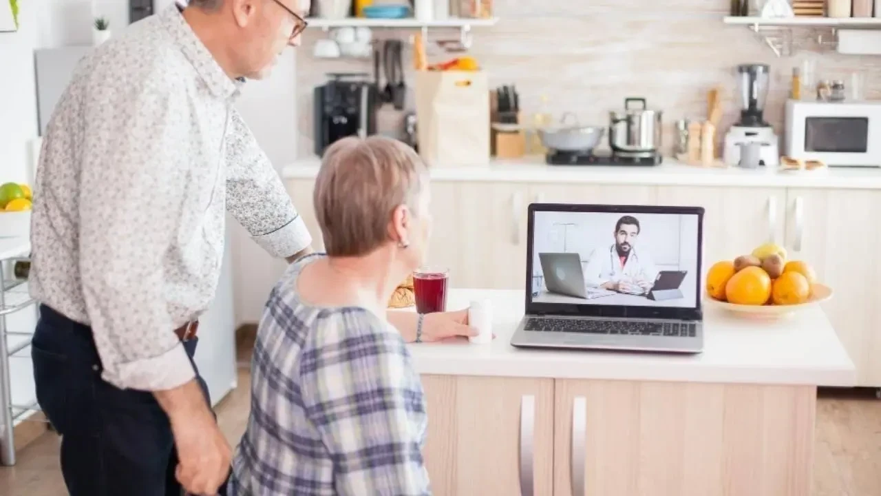 Caring from Far: Essential Remote Health Tech for Monitoring Elderly Parents