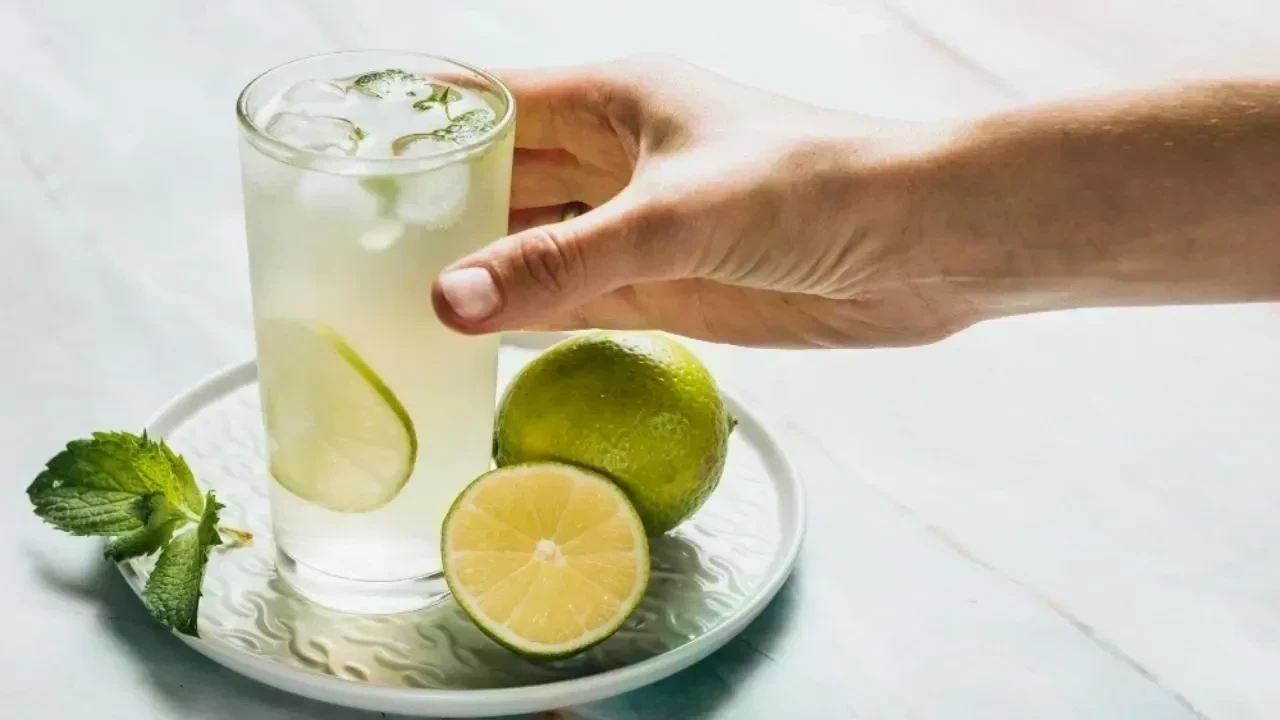 10 Benefits of Drinking Lemon Juice With Black Salt Every Morning