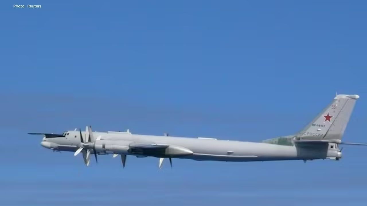 Russia and China Conduct Joint Air Patrol Close to Japan; Tokyo Responds Firmly
