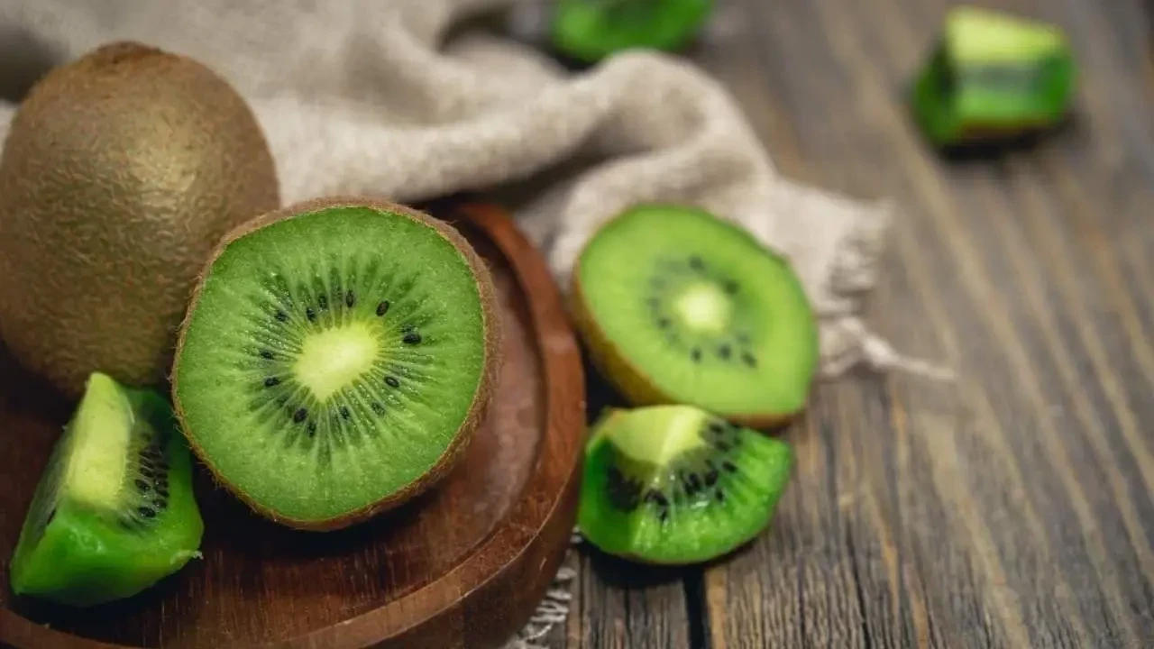 7 Reasons You Need to Add a Kiwi to Your Diet; Easy Recipes Inside