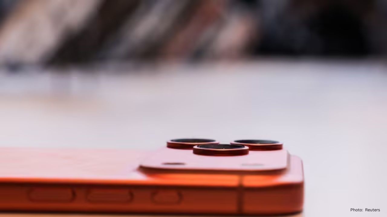 International Smartphone Brands Make Strong Comeback in China as November Shipments Surge